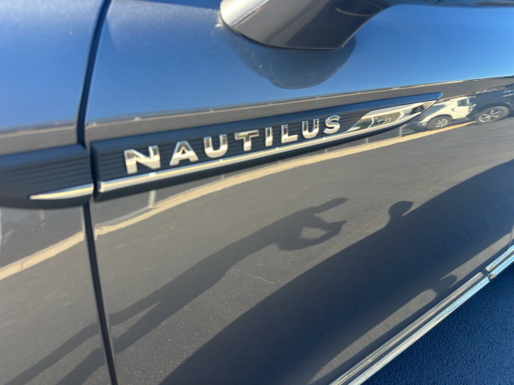 2022 Lincoln Nautilus Standard